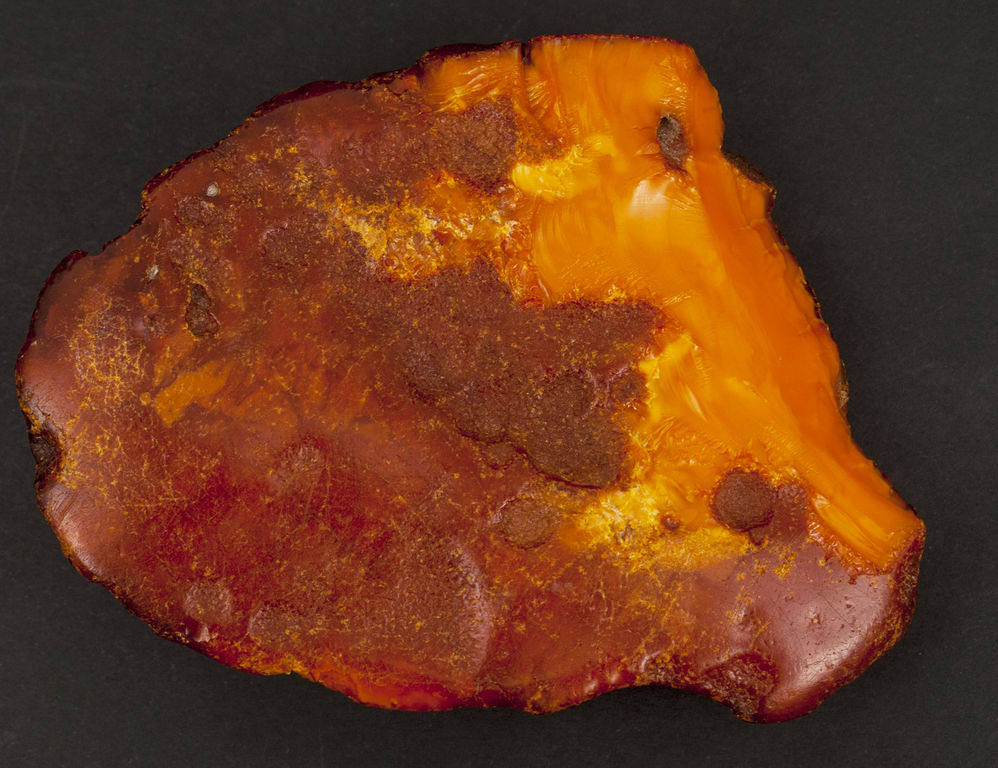 Amber piece, 268 g