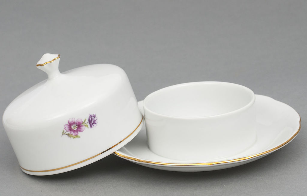 Porcelain butter dish with lid