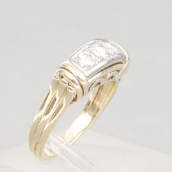 Art déco style ring with 3 diamonds