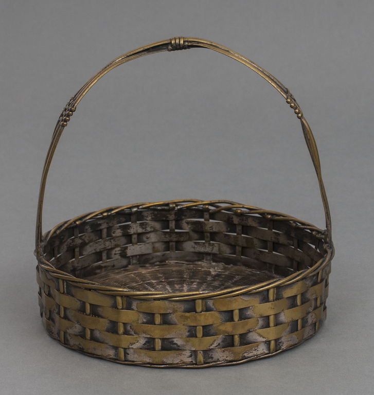 Metal basket / utensil for sweets