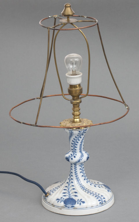 Фарфоровая настольная лампа без абажура