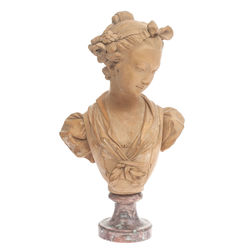 Terakota sievietes krūšutēls uz marmora pamatnes