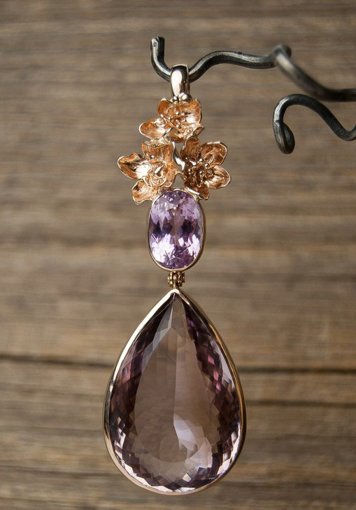 Gold pendant with amethyst and kunzite