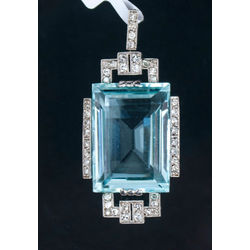 Gold pendant with diamonds and aquamarine