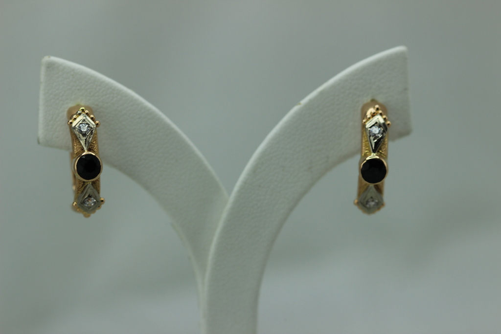 Golden earrings with sapphires