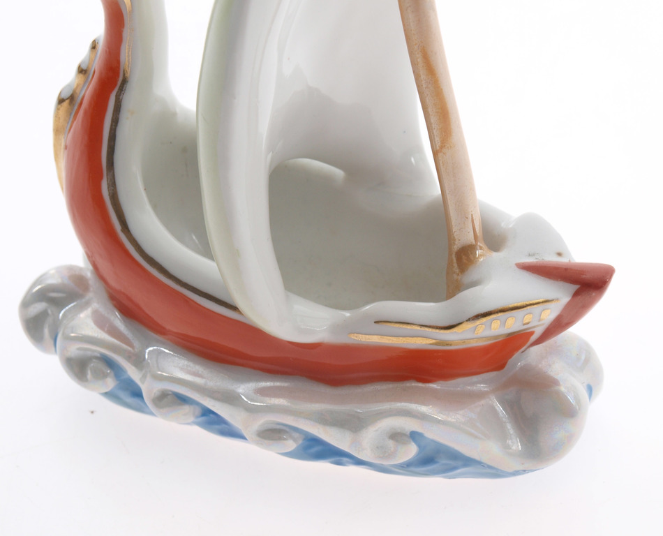 Porcelain figurine - utensil 