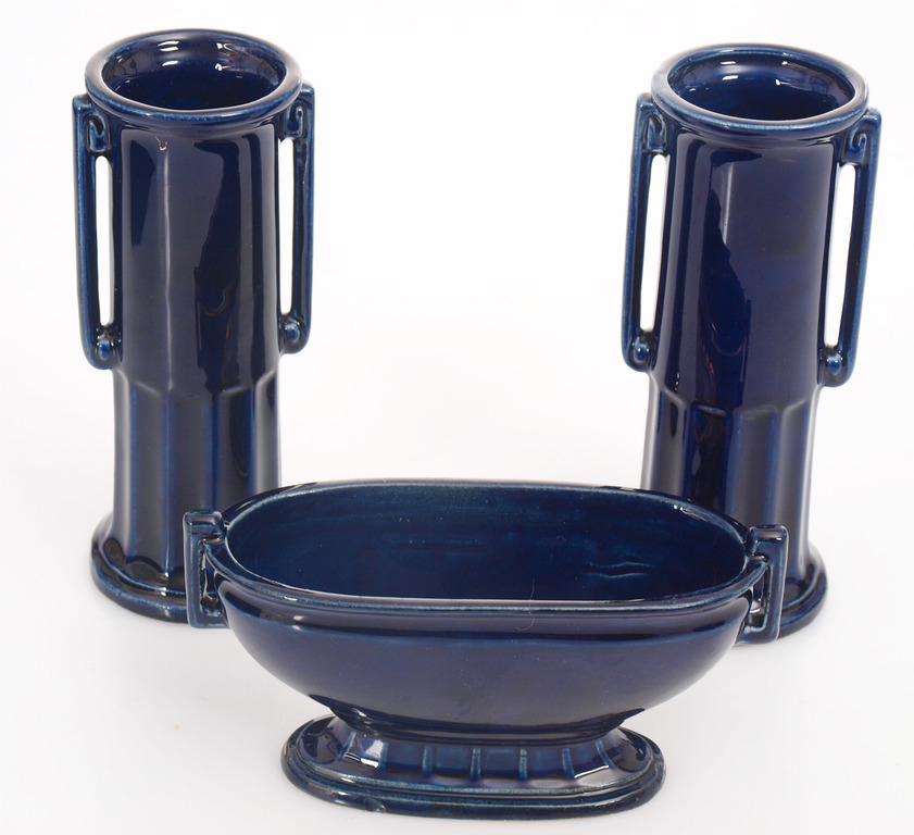 Porcelain utensil set - 2 vases and 1 utensil