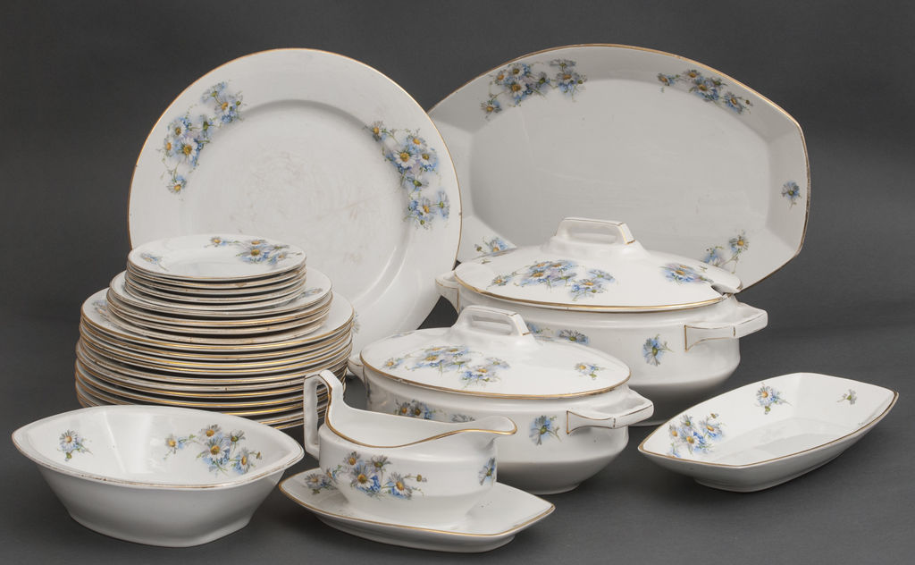 Faience dinner set for 5 persons