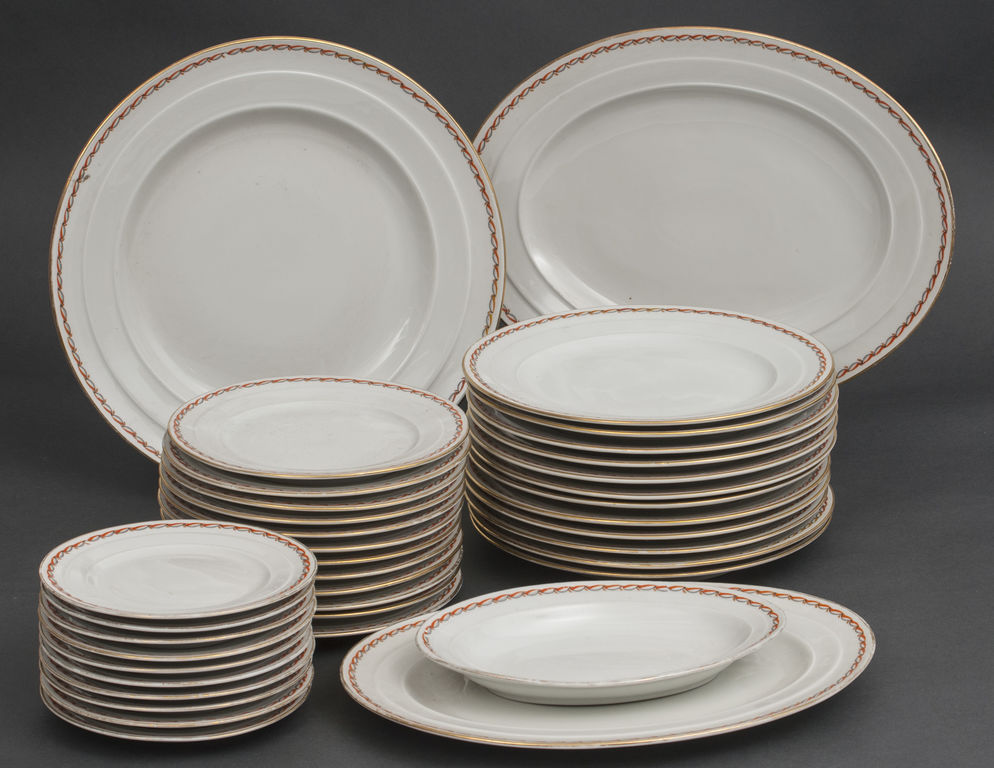 Porcelain dining set for 12 persons