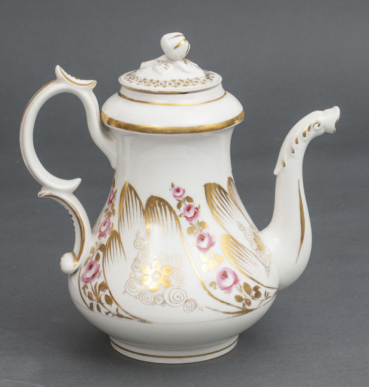 Porcelain tea pot