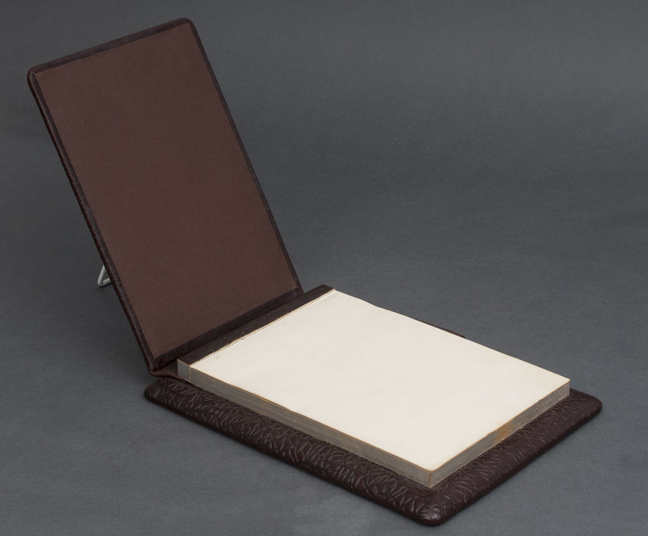 Notepad in leather case with silver finish
