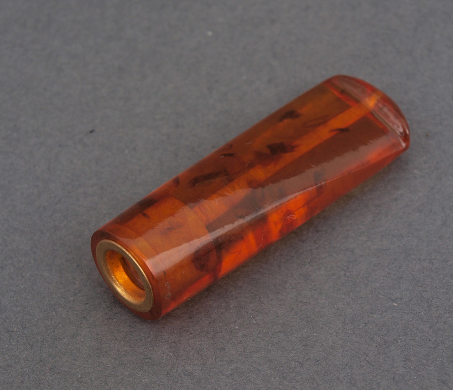 Melted amber mouthpiece for cigarettes
