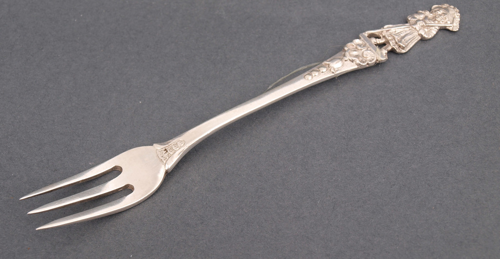 Silver delicacy fork 