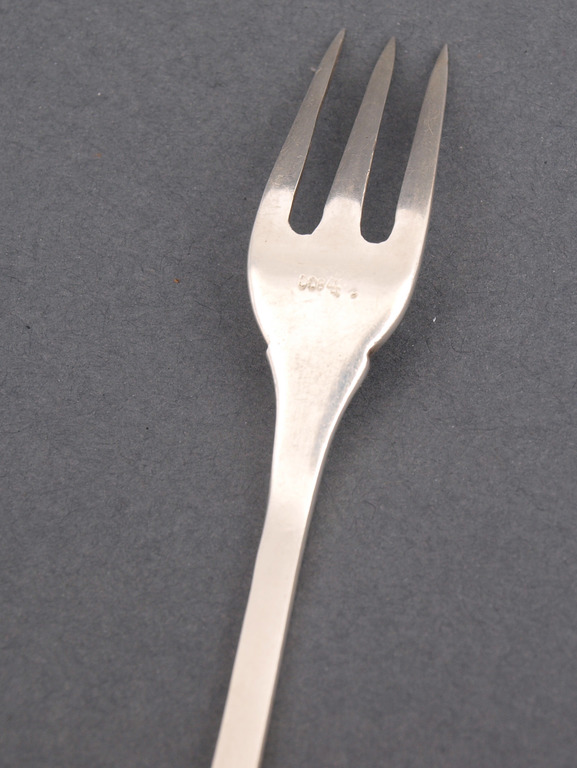 Silver delicacy fork 
