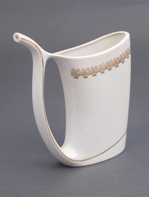 Porcelain water mug 