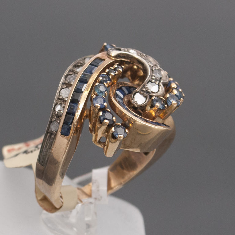 Золотое кольцо с алмазами и сапфирами