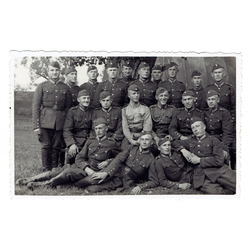 Latvijas armijas karavīri