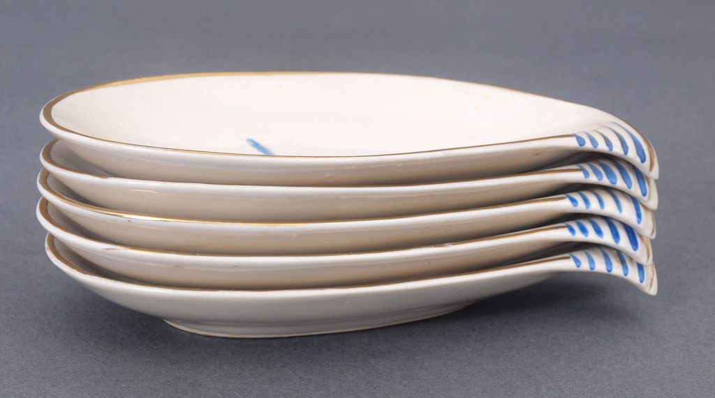 Porcelain plate's 