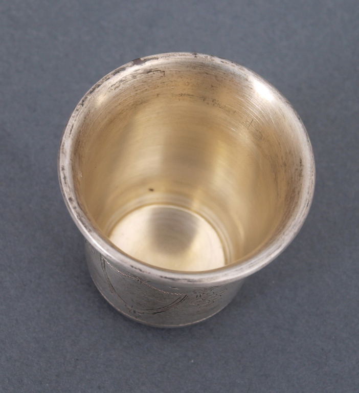 Позолоченный стакан из серебро