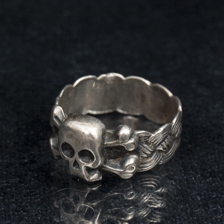 Silver ring with a skull