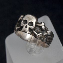 Silver ring with a skull