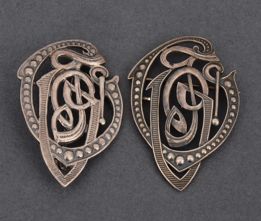 Silver brooches (2 piec.)