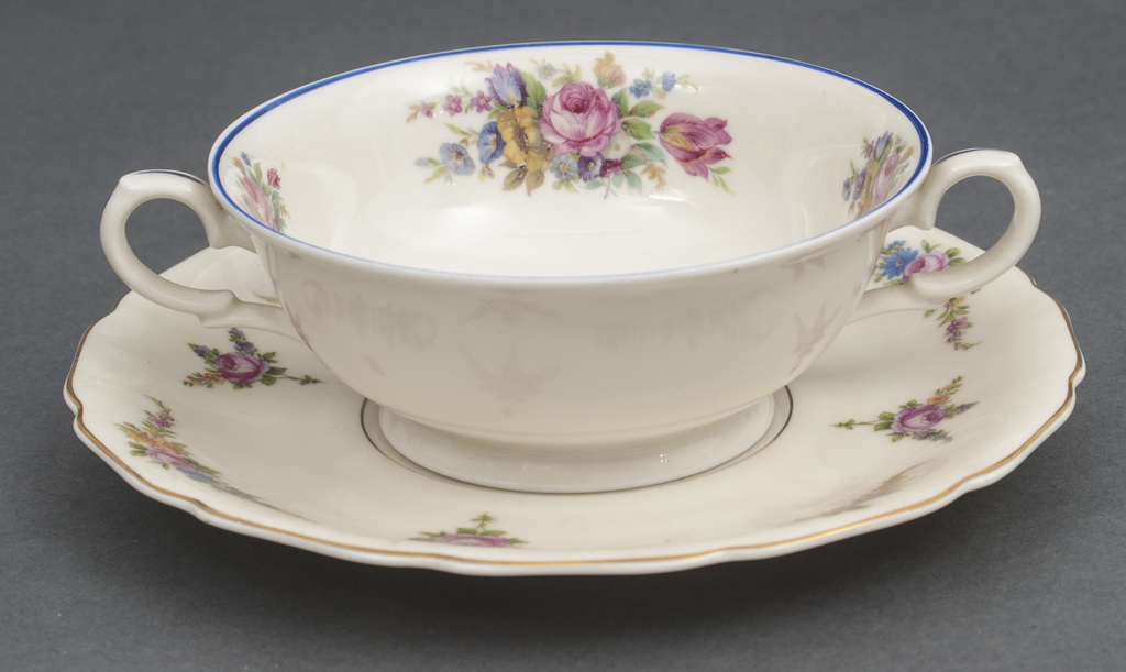 Porcelain cups with saucers (5 pcs.)