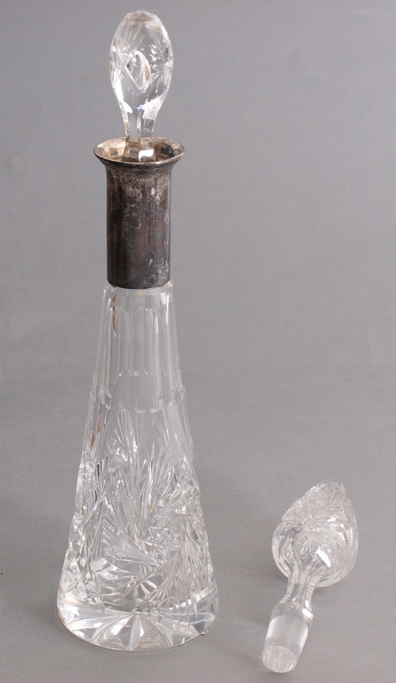 Crystal decanter with silver fisnish