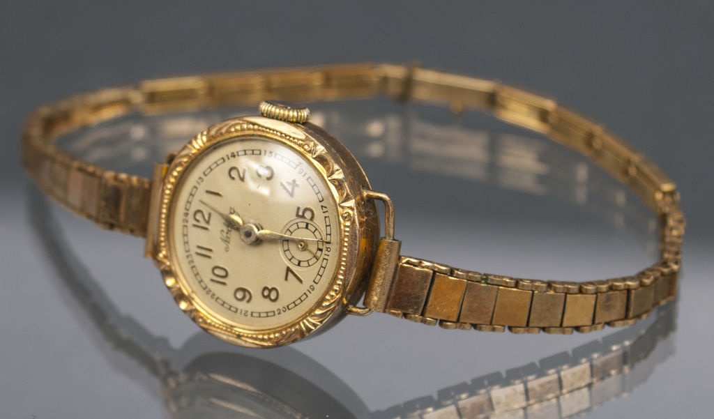 Wristwatch for women