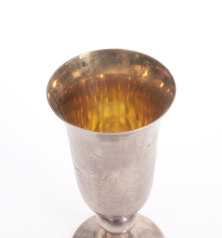 Серебряное стакан