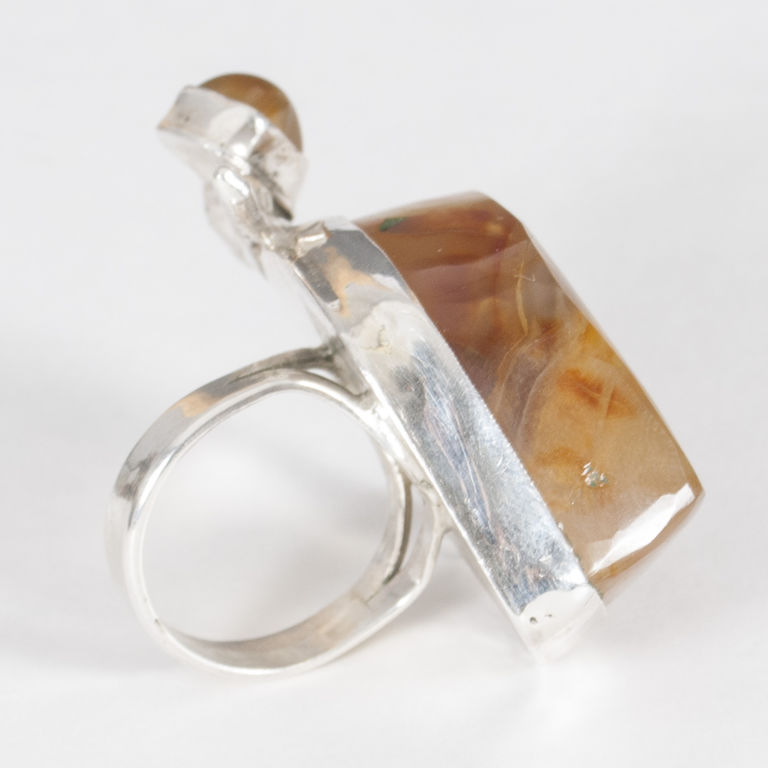 Серебряное кольцо с сердаликом
