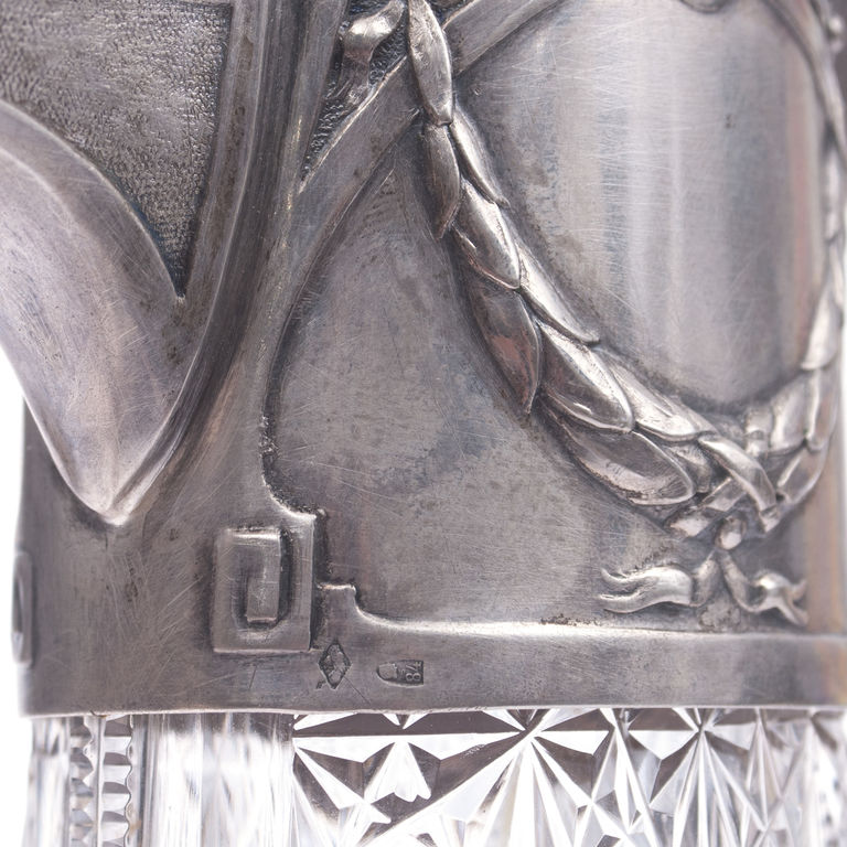 Хрустальный графин с серебряной отделкой