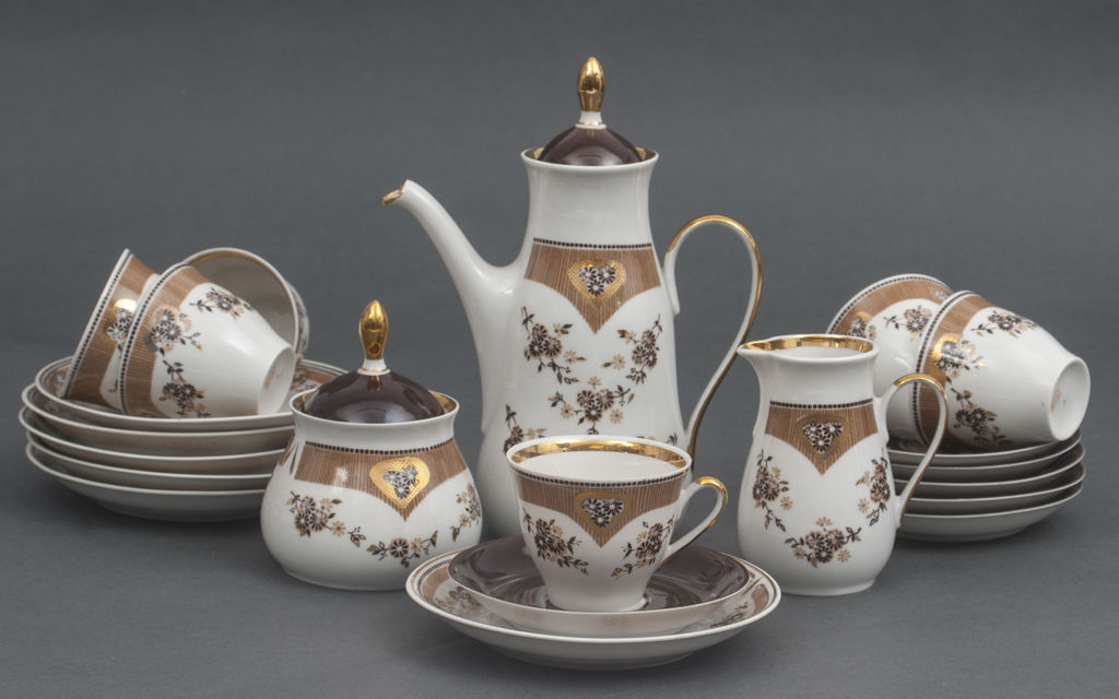 Porcelain cofee set for six persons