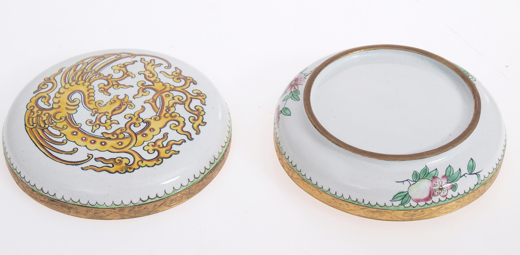 Porcelain utensil with bronze finish 