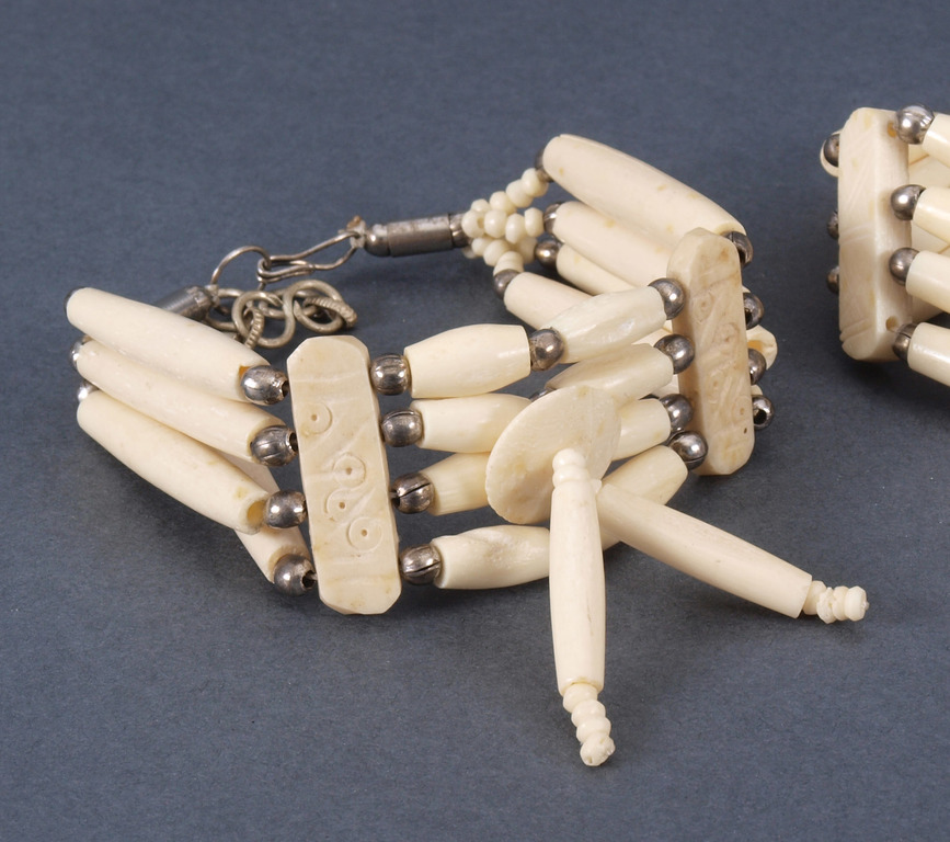 Ожерелье и браслет из кости