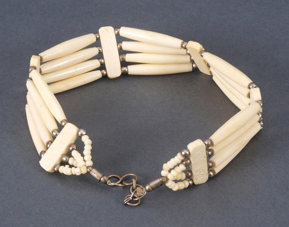 Necklace and bracelet made from the bone