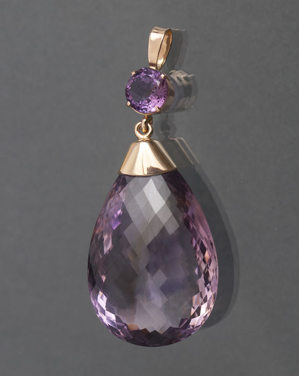 Gold pendant with amethyst