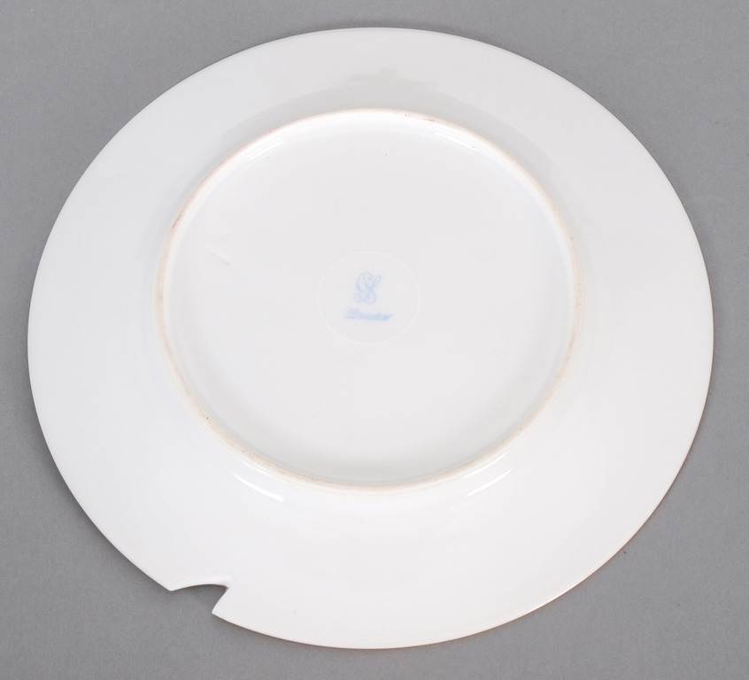 Фарфоровая тарелка с гербом (Герб рода дворян Денисовых)