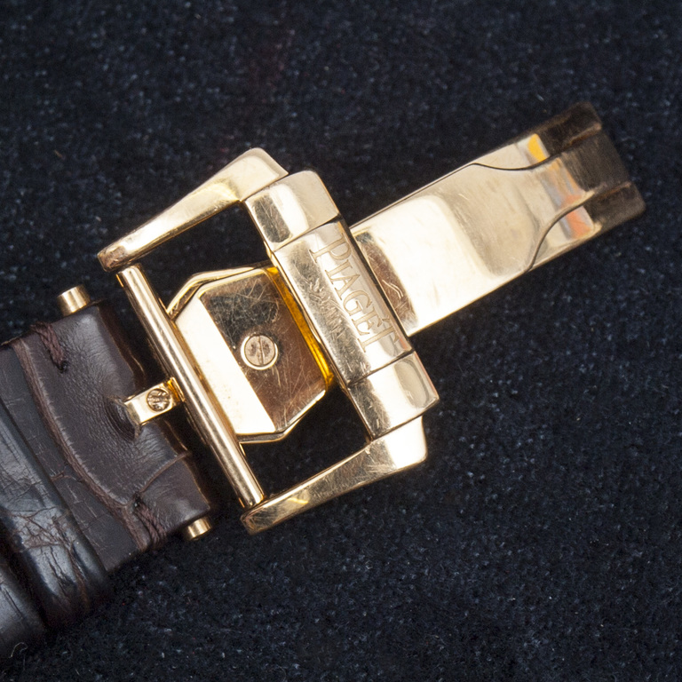 Золотые наручные часы с кожаным ремешком 