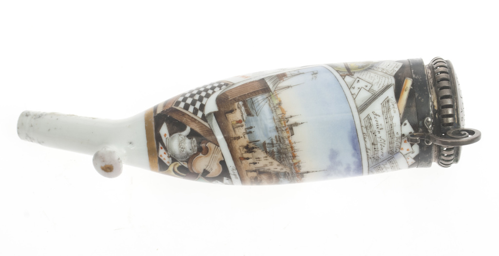 A porcelain pipe with a view of Riga