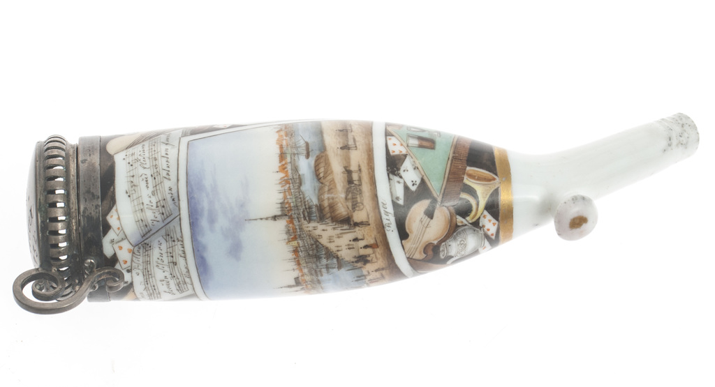 A porcelain pipe with a view of Riga