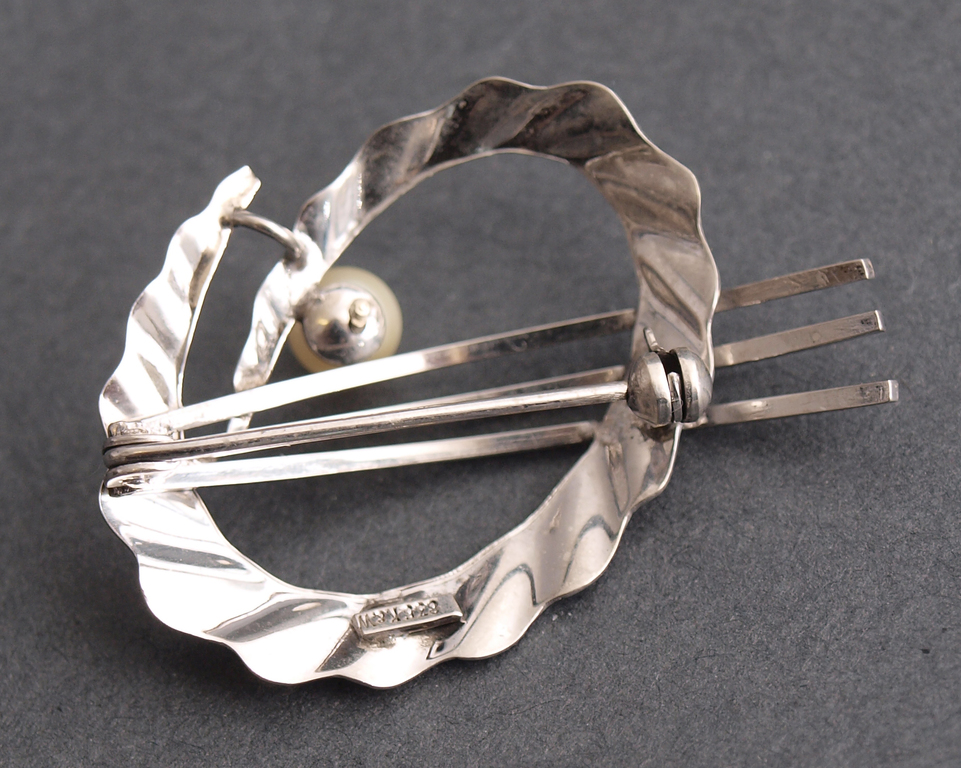 Art deco style silver brooch with pearl