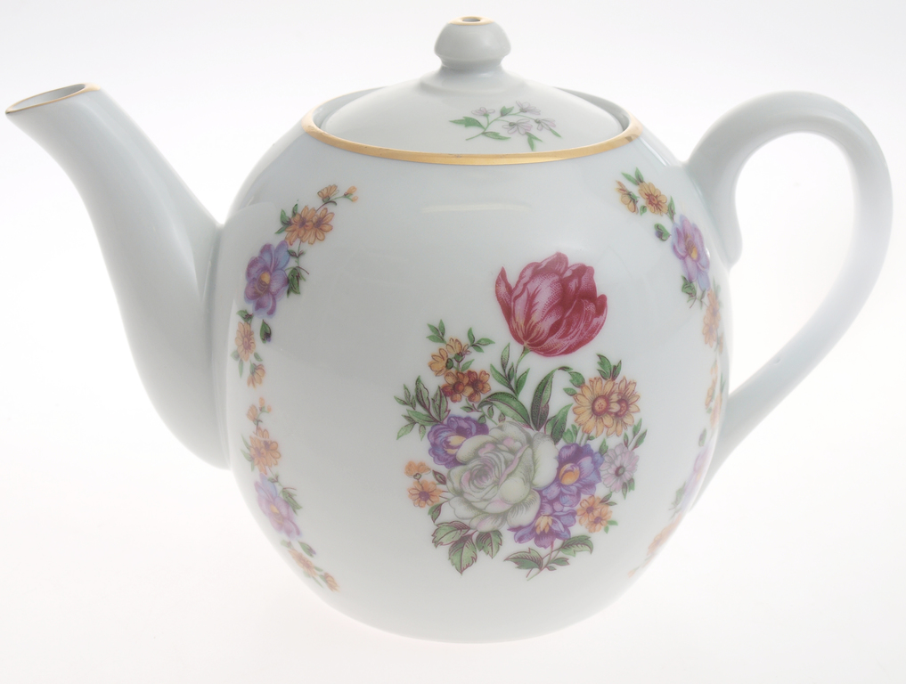 Porcelain teapot 