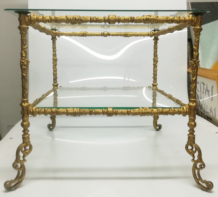 Stikla galdiņš ar bronzēta metāla apdari