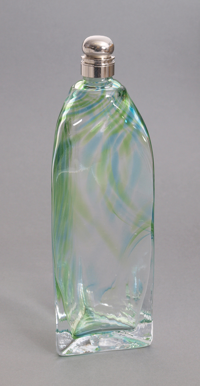 Jūgendstila stikla pudele ar metāla korķi