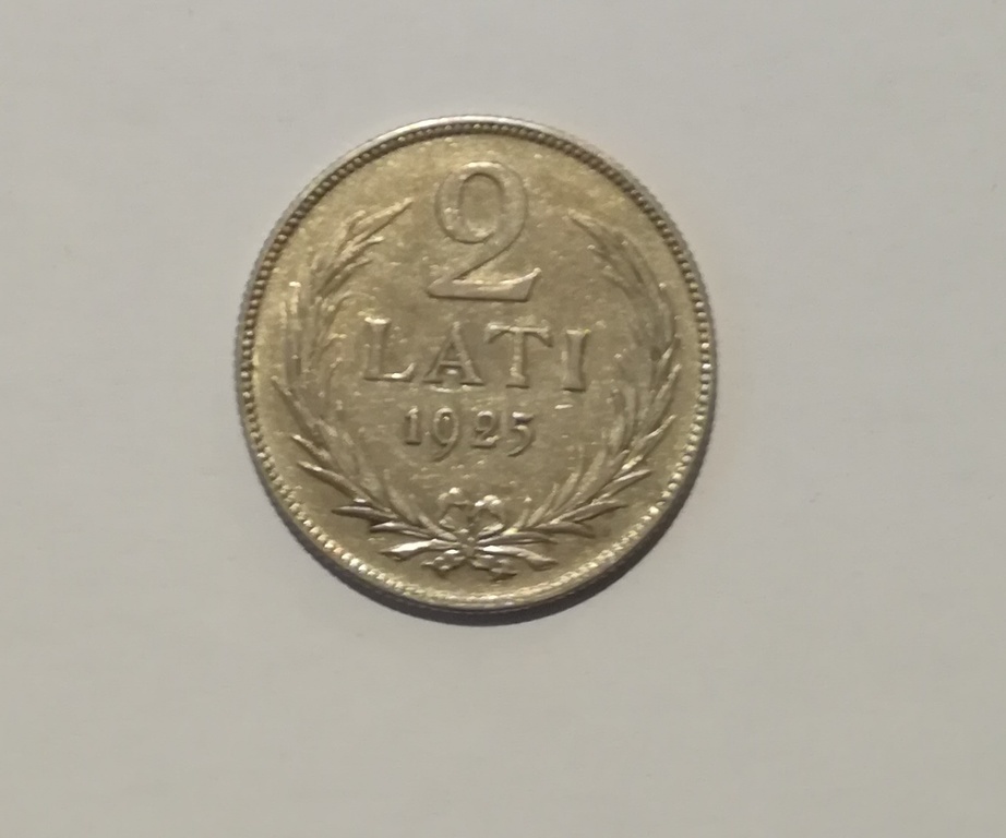 Серебряная монета Двух-латов - 1925.г.