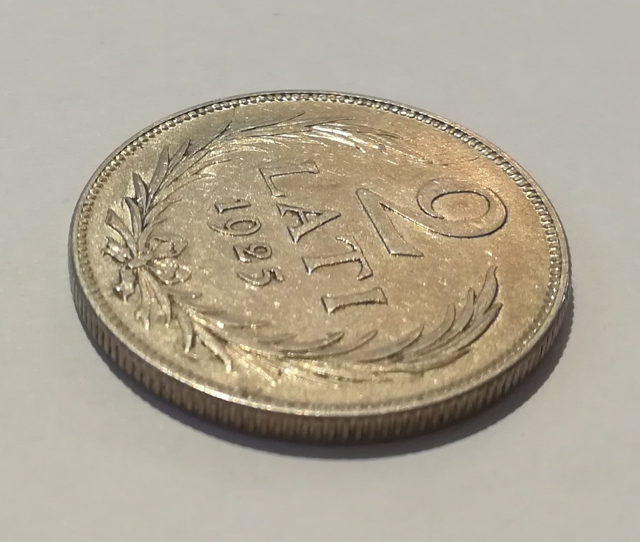 Серебряная монета Двух-латов - 1925.г.