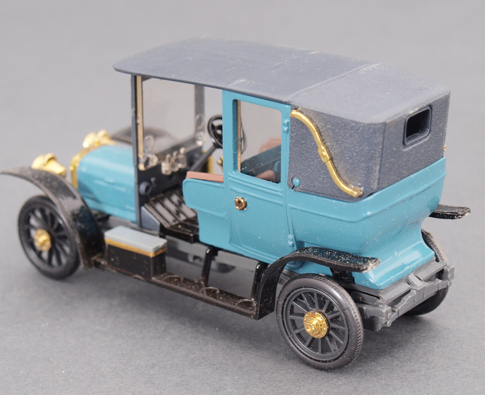 Automašīnas modelis Russo-balt oriģinālajā kastītē