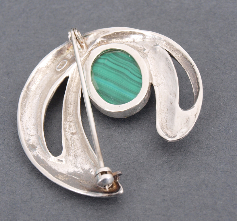 Silver brooch with malachite