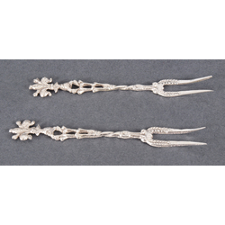 Silver delicacy forks (2 pcs.)